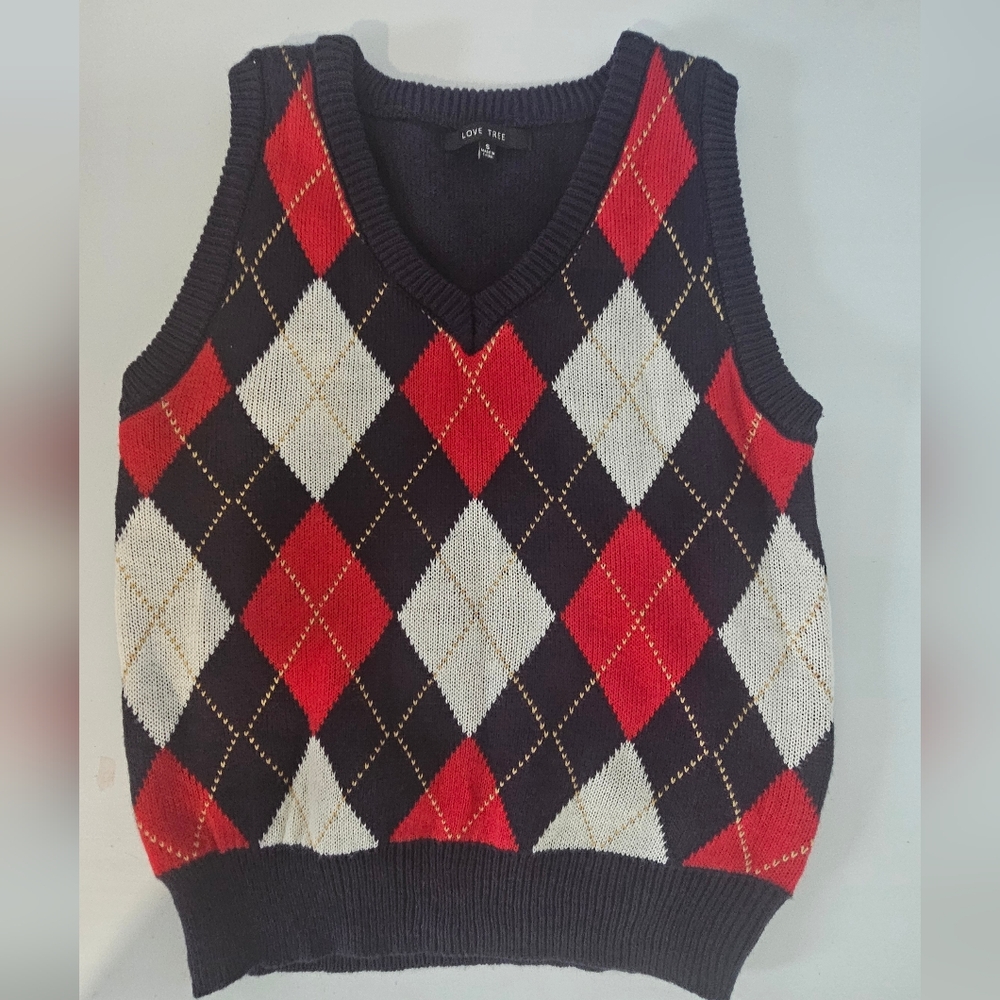 Love Tree Red and Black V-Neck Accessory